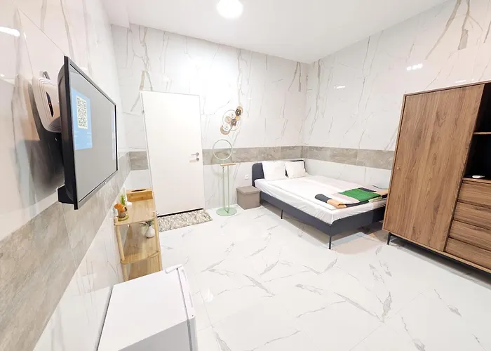 Elegant In Prime Location Apartment